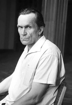 Книга «Очерки преступного мира. О Колыме» - автор Шаламов Варлам Тихонович, мягкий переплёт, кол-во страниц - 320, издательство «АСТ»,  серия «Эксклюзив: Русская классика», ISBN 978-5-17-165645-4, 2025 год