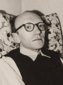 Книга «Тень парфюмера. По ту сторону морали» - автор Бланшо Морис, Канетти Элиас, Зомбарт Вернер, твердый переплёт, кол-во страниц - 224, издательство «Родина»,  серия «Философский поединок», ISBN 978-5-00222-711-2 , 2025 год