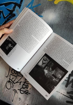 Книга «Искусство инсталляции» - автор Бишоп Клэр, мягкий переплёт, кол-во страниц - 192, издательство «Ad Marginem»,  ISBN 978-5-91103-609-6, 2022 год