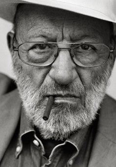 Книга «Заклятие сатаны. Хроники текучего общества» - автор Эко Умберто, твердый переплёт, кол-во страниц - 704, издательство «АСТ»,  серия «Весь Умберто Эко», ISBN 978-5-17-100529-0, 2026 год