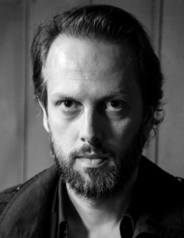 Книга «Наркокапитализм. Жизнь в эпоху анестезии» - автор Суттер Лоран де, твердый переплёт, кол-во страниц - 208, издательство «Рипол-Классик»,  серия «Фигуры Философии», ISBN 978-5-386-14006-9 , 2021 год