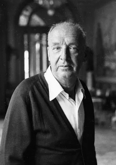 Книга «Король, дама, валет» - автор Набоков Владимир Владимирович, мягкий переплёт, кол-во страниц - 288, издательство «Corpus»,  серия «Набоковский корпус», ISBN 978-5-17-160693-0 , 2023 год