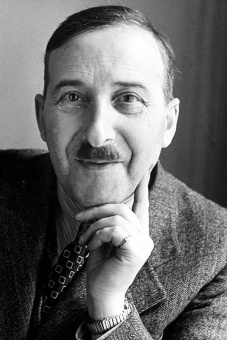 Книга «Триумф и трагедия Эразма Роттердамского» - автор Цвейг Стефан, мягкий переплёт, кол-во страниц - 224, издательство «АСТ»,  серия «Эксклюзивная классика», ISBN 978-5-17-156160-4 , 2023 год