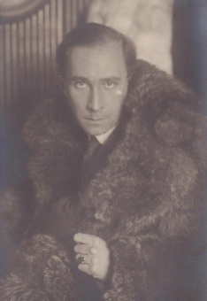 Книга «Тысяча и одна ночь в 3-х книгах» -  твердый переплёт, кол-во страниц - 3664, издательство «Азбука»,  серия «Иностранная литература. Большие книги», ISBN 978-5-389-29558-2, 2025 год