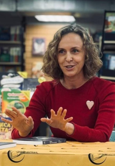 Книга «На грани личности. Дневник практического психолога» - автор Ефимкина Анна Олеговна, мягкий переплёт, кол-во страниц - 256, издательство «Колибри»,  серия «На грани личности», ISBN 978-5-389-26909-5, 2025 год