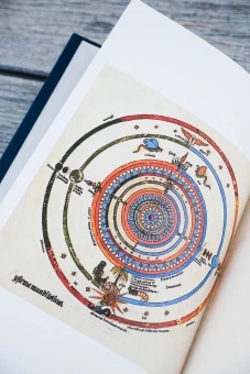 Книга «Архетипы и коллективное бессознательное» - автор Юнг Карл Густав, твердый переплёт, кол-во страниц - 496, издательство «АСТ»,  серия «Philosophy - Неоклассика», ISBN 978-5-17-155676-1, 2024 год