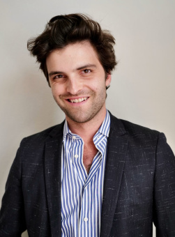 Книга «Средство от горя» - автор Коди Делистрати ,  переплёт, кол-во страниц - 224, издательство «Corpus»,  ISBN 978-5-17-166401-5, 2025 год