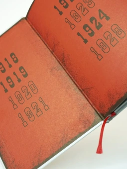 Книга ««Циники» с иллюстрациями Ольги Малиновской» - автор Мариенгоф Анатолий Борисович,  переплёт, кол-во страниц - 176, издательство «Азбука»,  серия «Рисунки на полях», ISBN 978-5-389-28116-5, 2025 год