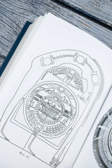 Книга «Архетипы и коллективное бессознательное» - автор Юнг Карл Густав, твердый переплёт, кол-во страниц - 496, издательство «АСТ»,  серия «Philosophy - Неоклассика», ISBN 978-5-17-155676-1, 2024 год