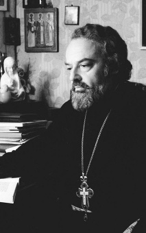 Книга «О Христе и Церкви. Домашние беседы» - автор Александр Мень протоиерей , твердый переплёт, кол-во страниц - 160, издательство «Эксмо»,  серия «Александр Мень. Священник, пастырь и пророк.», ISBN 978-5-04-202118-3, 2025 год