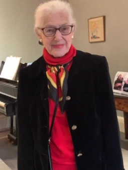 Книга «Образы мифов в классической античности» - автор Вудфорд Сьюзен , мягкий переплёт, кол-во страниц - 288, издательство «Ad Marginem»,  ISBN 978-5-91103-612-6, 2022 год