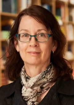 Книга «Жирные» - автор Лаптон Дебора , твердый переплёт, кол-во страниц - 224, издательство «Высшая школа экономики ИД»,  серия «Исследования культуры», ISBN 978-5-7598-2320-9 , 2021 год