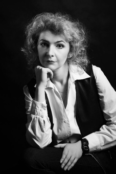 Книга «Данте Алигьери» - автор Ветлугина Анна Михайловна, твердый переплёт, кол-во страниц - 384, издательство «Молодая гвардия»,  серия «Жизнь замечательных людей (ЖЗЛ)», ISBN 978-5-235-04358-9 , 2020 год