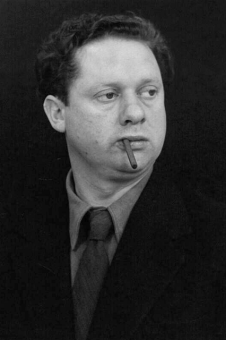 Книга «Под сенью Молочного леса. Пьеса для голосов» - автор Томас Дилан , мягкий переплёт, кол-во страниц - 80, издательство «Эйдос»,  ISBN 978-5-904745-01, 2010 год