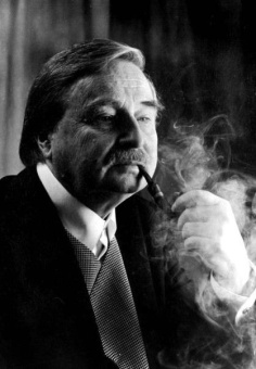 Книга «Ящик для письменных принадлежностей» - автор Павич Милорад , интегральный переплёт, кол-во страниц - 224, издательство «Эксмо»,  серия «Магистраль. Балканская коллекция», ISBN 978-5-04-189012-4 , 2024 год