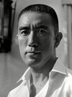 Книга «Море изобилия. Тетралогия» - автор Мисима Юкио , твердый переплёт, кол-во страниц - 1088, издательство «Азбука»,  серия «Большой роман», ISBN 978-5-389-28941-3, 2025 год