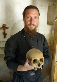 Книга «Исихаст. Практика молитвы Иисусовой» - автор Салафиил (Филипьев) монах, мягкий переплёт, кол-во страниц - 96, издательство «Зерна»,  ISBN 978-5-6041175-6-9, 2023 год