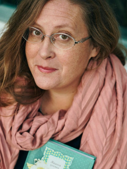Книга «Приручить дракона. Гнев в семье» - автор Бурмистрова Екатерина Алексеевна, мягкий переплёт, кол-во страниц - 128, издательство «Дар»,  серия «Современная семья», ISBN 978-5-485-00599-3, 2019 год