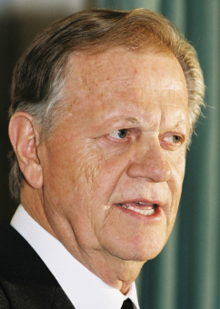 Книга «Практическое прошлое» - автор Уайт Хейден, твердый переплёт, кол-во страниц - 192, издательство «Новое литературное обозрение»,  серия «Интеллектуальная история», ISBN  978-5-4448-2220-3 , 2024 год