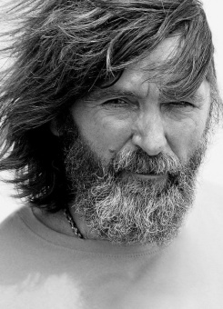 Книга «На грани возможностей» - автор Конюхов Федор Филиппович, твердый переплёт, кол-во страниц - 320, издательство «Эксмо»,  серия «Преодолей себя», ISBN 978-5-04-099350-5 , 2019 год