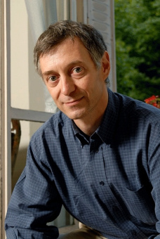 Книга «Империи Средневековья: от Каролингов до Чингизидов» - автор Гугенхейм Сильвен , твердый переплёт, кол-во страниц - 508, издательство «Альпина Паблишер»,  серия «Суровые века: книги о Средневековье», ISBN 978-5-00139-426-6, 2021 год