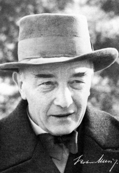 Книга «Человек без свойств» - автор Музиль Роберт, твердый переплёт, кол-во страниц - 1088, издательство «Азбука»,  серия «Иностранная литература. Большие книги», ISBN 978-5-389-10207-1, 2025 год