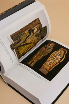 Книга «Египетская книга мертвых. Индийская книга мертвых. Тибетская книга мертвых» -  твердый переплёт, кол-во страниц - 800, издательство «Азбука»,  серия «Non-Fiction. Большие книги», ISBN 978-5-389-30507-6, 2025 год