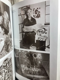 Книга «Генри Миллер» - автор Ливергант Александр Яковлевич, твердый переплёт, кол-во страниц - 295, издательство «Молодая гвардия»,  серия «Жизнь замечательных людей (ЖЗЛ)», ISBN 978-5-235-03868-4, 2016 год