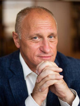 Книга «Экономика всего. Институты и общество: жизнь по правилам и без» - автор Аузан Александр Александрович , твердый переплёт, кол-во страниц - 208, издательство «Азбука»,  серия «Азбука-Бизнес», ISBN 978-5-389-26535-6, 2025 год