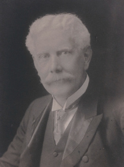 Книга «Темные века европейской истории. От падения Рима до эпохи Ренессанса» - автор Оман Чарлз, твердый переплёт, кол-во страниц - 447, издательство «Центрполиграф»,  серия «Всеобщая история», ISBN 978-5-9524-5415-6, 2024 год