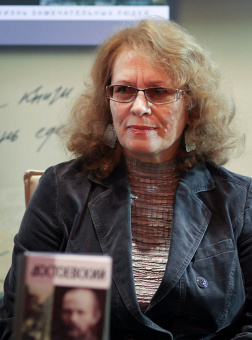 Книга «Достоевский» - автор Сараскина Людмила Ивановна, твердый переплёт, кол-во страниц - 832, издательство «Молодая гвардия»,  серия «Жизнь замечательных людей (ЖЗЛ)», ISBN 978-5-235-05168-3 , 2025 год