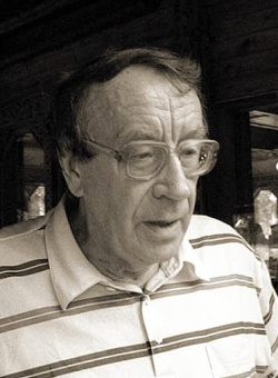 Книга «Ложится мгла на старые ступени» - автор Чудаков Александр Павлович, мягкий переплёт, кол-во страниц - 704, издательство «Азбука»,  серия «Азбука-классика (pocket-book)», ISBN 978-5-389-23344-7, 2025 год