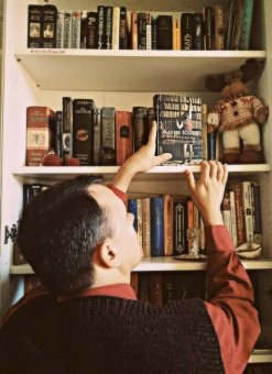 Книга «Я исповедуюсь» - автор Кабре Жауме, твердый переплёт, кол-во страниц - 736, издательство «Азбука»,  серия «Большой роман», ISBN 978-5-389-07570-2, 2025 год