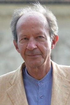 Книга «Безумие Гёльдерлина. Жизнь, поделенная надвое» - автор Giorgio Agamben (Джорджо Агамбен), мягкий переплёт, кол-во страниц - 320, издательство «АСТ»,  серия «Слово современной философии», ISBN 978-5-17-154669-4, 2025 год