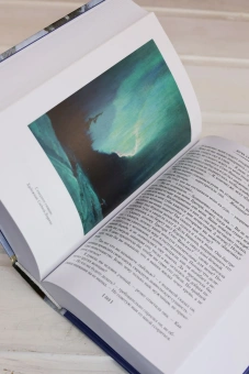 Книга «Зов предков. Белый Клык. Сказания о Дальнем Севере» - автор Лондон Джек, твердый переплёт, кол-во страниц - 1040, издательство «Азбука»,  серия «Мир приключений. Большие книги», ISBN 978-5-389-29961-0, 2025 год