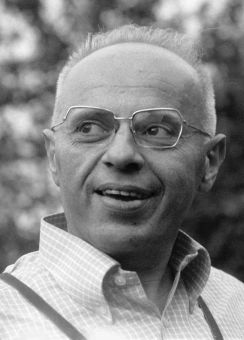 Книга «Кибериада» - автор Лем Станислав, мягкий переплёт, кол-во страниц - 512, издательство «АСТ»,  серия «Эксклюзивная классика», ISBN 978-5-17-152617-7 , 2023 год