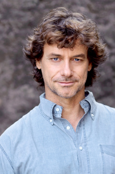 Книга «Жизнь в Древнем Риме. Повседневность, тайны и курьезы» - автор Анджела Альберто, мягкий переплёт, кол-во страниц - 400, издательство «Колибри»,  серия « КоЛибри NonFiction», ISBN 978-5-389-27266-8, 2025 год