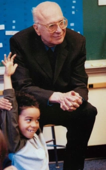 Книга «Философия для детей. Обучение навыкам разумного мышления» - автор Юлина Нина Степановна, твердый переплёт, кол-во страниц - 464, издательство «Канон+»,  ISBN 5-88373-171-6, 2006 год