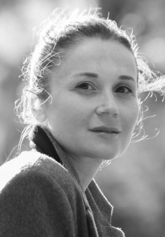 Книга «Дочери и отцы. Отцовская фигура в жизни женщины» - автор Карлин Евгения, твердый переплёт, кол-во страниц - 171, издательство «Альма-Матер»,  серия «Методы психотерапии», ISBN  978-5-904994-84-6, 2025 год