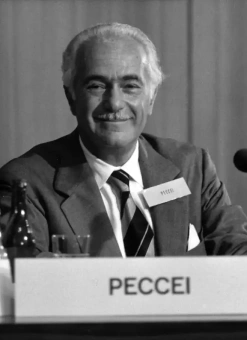 Книга «Архитекторы нового мирового порядка» - автор Киссинджер Генри, Печчеи Аурелио, твердый переплёт, кол-во страниц - 272, издательство «Родина»,  серия «Документальный триллер», ISBN  978-5-00222-165-3 , 2023 год