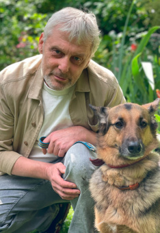 Книга «Секс с учеными. Половое размножение и другие загадки биологии» - автор Алексеенко Алексей Юрьевич , твердый переплёт, кол-во страниц - 456, издательство «Альпина Паблишер»,  ISBN 978-5-00139-935-3, 2023 год