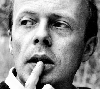 Книга «Голубка. Три истории и одно наблюдение. Контрабас» - автор Зюскинд Патрик, мягкий переплёт, кол-во страниц - 256, издательство «Азбука»,  серия «Азбука-классика (pocket-book)», ISBN 978-5-389-20585-7 , 2022 год