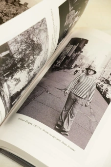 Книга «Иосиф Бродский: Опыт литературной биографии» - автор Лосев Лев Владимирович, твердый переплёт, кол-во страниц - 640, издательство «Азбука»,  серия «Бестселлеры Non-Fiction», ISBN 978-5-389-29514-8, 2025 год