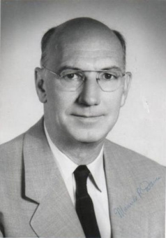 Книга «Эволюция войн. Психологические, социальные и национальные причины военных конфликтов» - автор Дэйви Морис, твердый переплёт, кол-во страниц - 382, издательство «Центрполиграф»,  серия «Хроники военных сражений», ISBN 978-5-9524-5996-0 , 2023 год