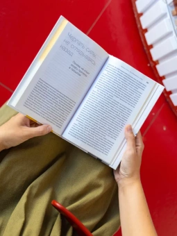 Книга «Источники осознанной жизни. Преврати проблемы в ресурсы» - автор Лукас Элизабет, твердый переплёт, кол-во страниц - 160, издательство «Никея»,  ISBN 978-5-907628-05-2, 2022 год