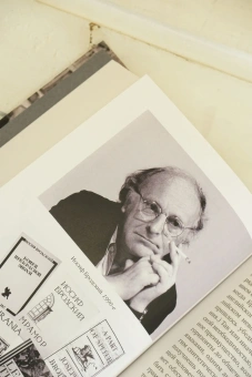 Книга «Иосиф Бродский: Опыт литературной биографии» - автор Лосев Лев Владимирович, твердый переплёт, кол-во страниц - 640, издательство «Азбука»,  серия «Бестселлеры Non-Fiction», ISBN 978-5-389-29514-8, 2025 год