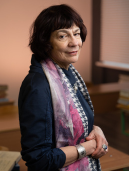 Книга «Цицерон. Интеллигент в дни революции» - автор Бобровникова Татьяна Андреевна, твердый переплёт, кол-во страниц - 538, издательство «Академический проект»,  серия «Всеобщая история: портреты Античности», ISBN 978-5-8291-2128-0 , 2017 год