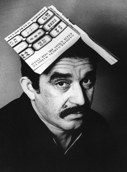 Книга «Скандал столетия» - автор Гарсиа Маркес Габриэль, твердый переплёт, кол-во страниц - 416, издательство «АСТ»,  серия «Габриэль Гарсиа Маркес: лучшее», ISBN 978-5-17-153586-5 , 2023 год