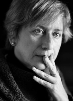 Книга «Мариины слезы. Комментарии к православному богослужению. Поэтика литургических песнопений» - автор Седакова Ольга Александровна, твердый переплёт, кол-во страниц - 164, издательство «Благочестие»,  серия «Дух и литера», ISBN 978-5-9500363-7-8 , 2017 год