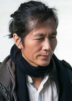 Книга «Агония эроса. Любовь и желание в нарциссическом обществе» - автор Хан Бён-Чхоль, интегральный переплёт, кол-во страниц - 160, издательство «АСТ»,  серия «Smart», ISBN 978-5-17-152216-2 , 2023 год